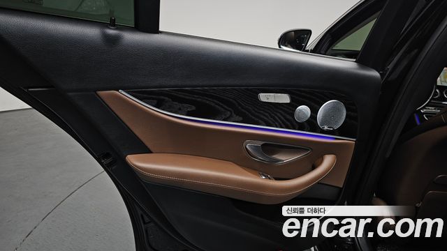 Mercedes-Benz E-Class E300 4MATIC Avnatgarde