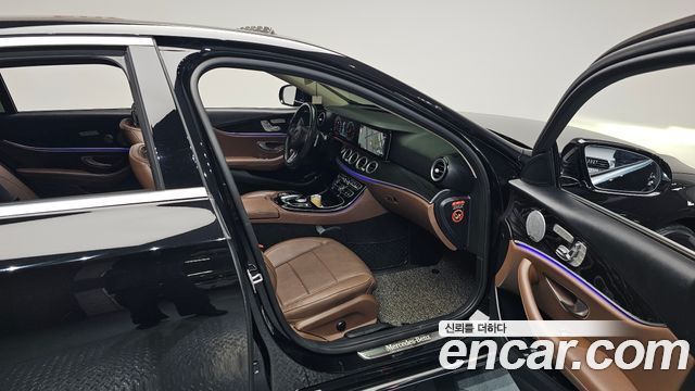 Mercedes-Benz E-Class E300 4MATIC Avnatgarde