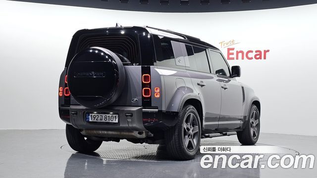 Land Rover Defender 110 P300 X-Dynamic SE