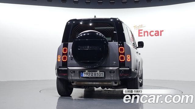 Land Rover Defender 110 P300 X-Dynamic SE