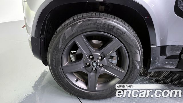 Land Rover Defender 110 P300 X-Dynamic SE