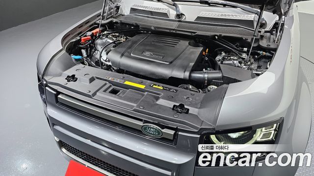 Land Rover Defender 110 P300 X-Dynamic SE