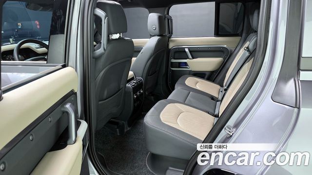 Land Rover Defender 110 P300 X-Dynamic SE