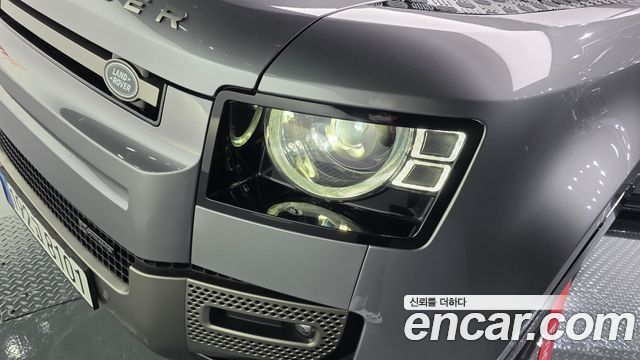 Land Rover Defender 110 P300 X-Dynamic SE