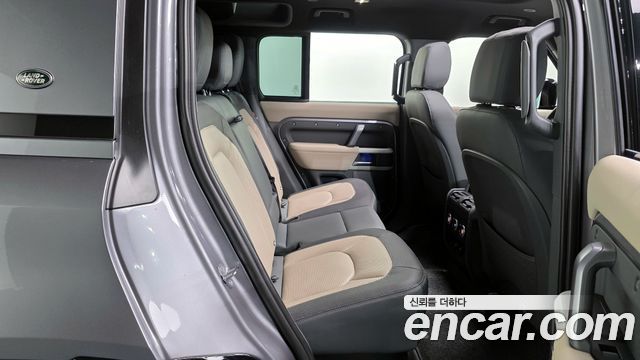 Land Rover Defender 110 P300 X-Dynamic SE
