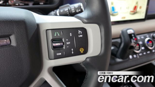 Land Rover Defender 110 P300 X-Dynamic SE