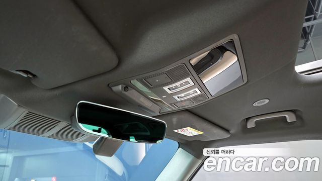 Land Rover Defender 110 P300 X-Dynamic SE
