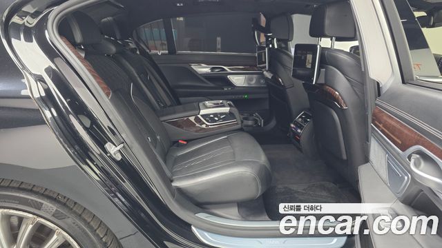 BMW 7-Series 750Li xDrive
