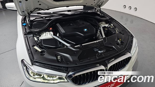 BMW 5-Series 530i M Sport Package Plus