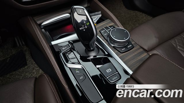 BMW 5-Series 530i M Sport Package Plus