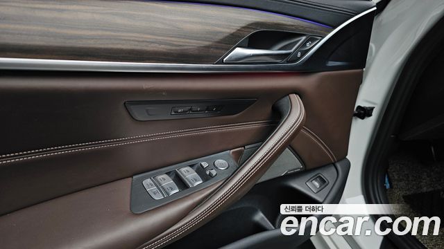 BMW 5-Series 530i M Sport Package Plus