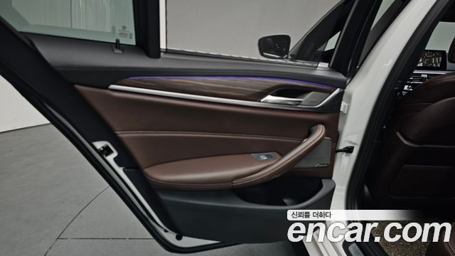 BMW 5-Series 530i M Sport Package Plus