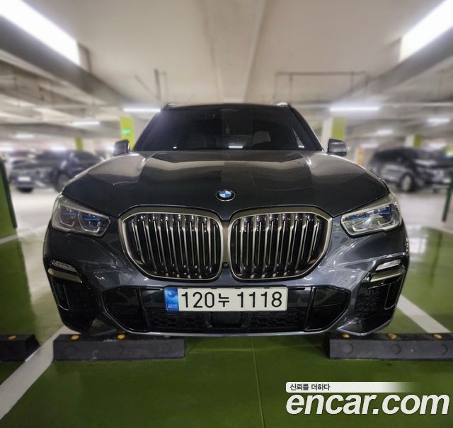 BMW X5 M50i