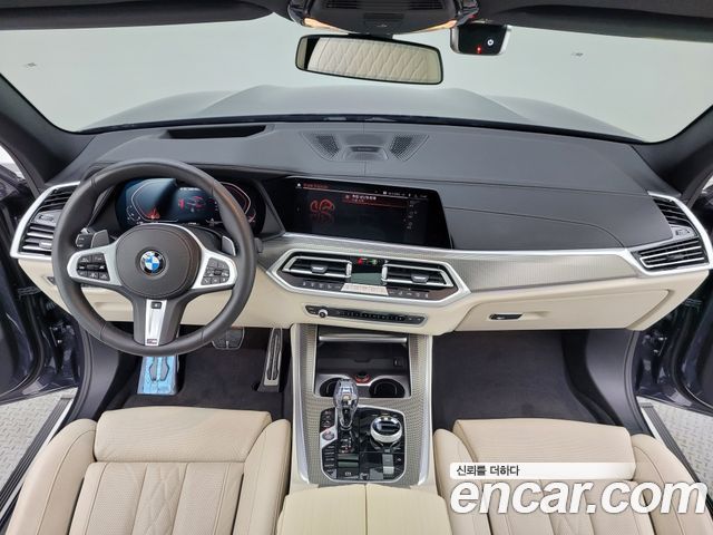 BMW X5 M50i