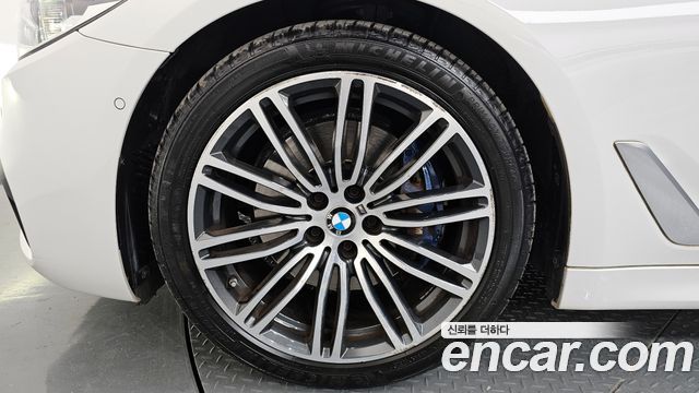 BMW 5-Series 530i M Sport Package Plus