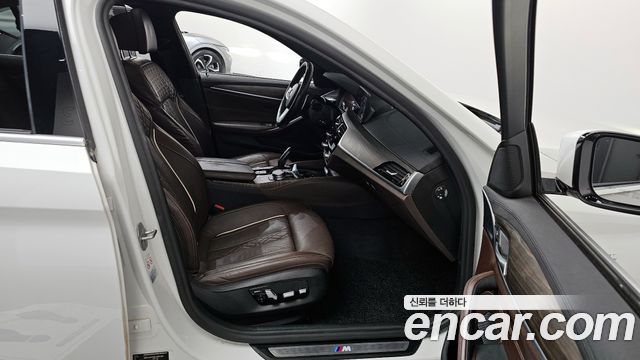 BMW 5-Series 530i M Sport Package Plus