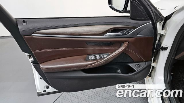 BMW 5-Series 530i M Sport Package Plus