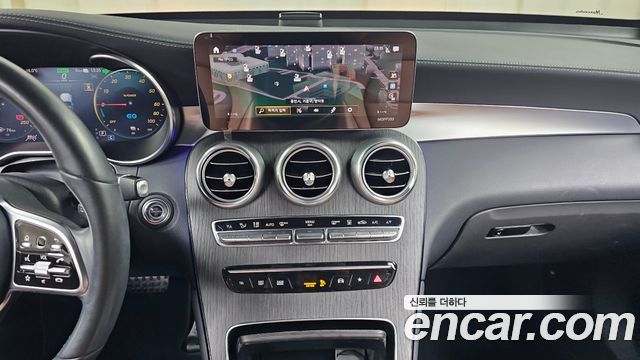 Mercedes-Benz GLC-Class GLC300e 4MATIC Coupe