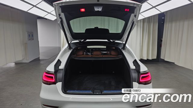 Mercedes-Benz GLC-Class GLC300e 4MATIC Coupe