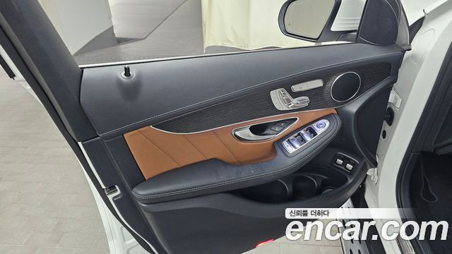 Mercedes-Benz GLC-Class GLC300e 4MATIC Coupe