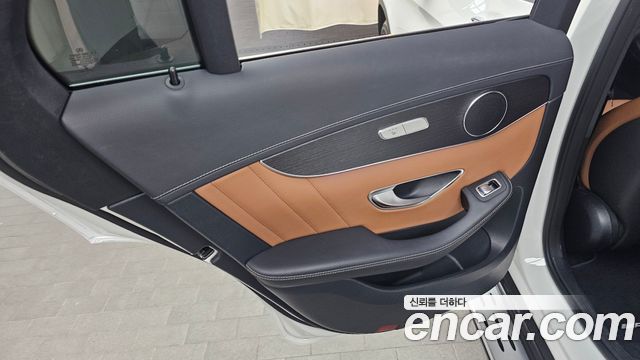 Mercedes-Benz GLC-Class GLC300e 4MATIC Coupe