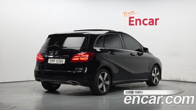 Mercedes-Benz B-Class B220