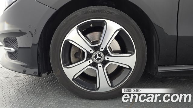 Mercedes-Benz B-Class B220
