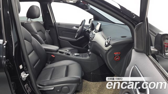 Mercedes-Benz B-Class B220
