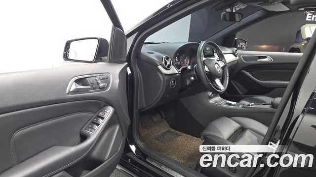 Mercedes-Benz B-Class B220