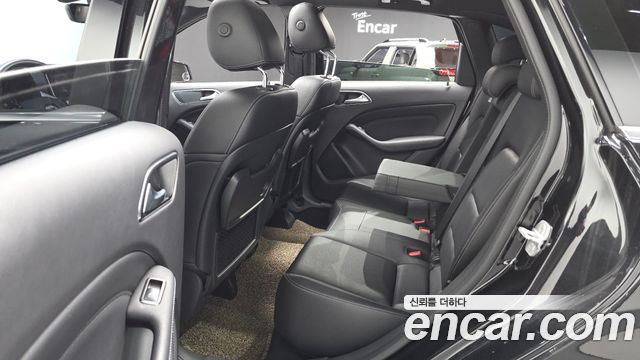 Mercedes-Benz B-Class B220