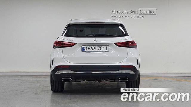 Mercedes-Benz GLA-Class GLA250 4MATIC