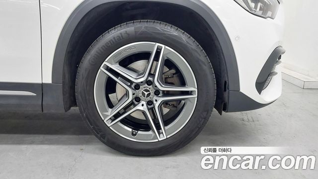 Mercedes-Benz GLA-Class GLA250 4MATIC