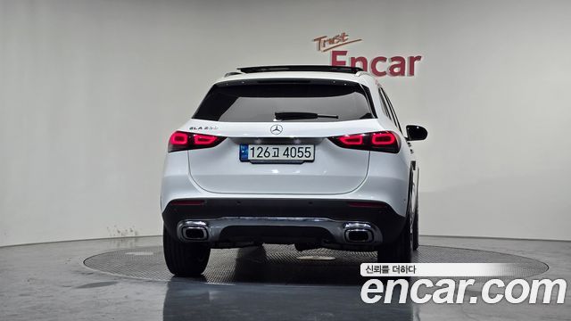 Mercedes-Benz GLA-Class H247 GLA220