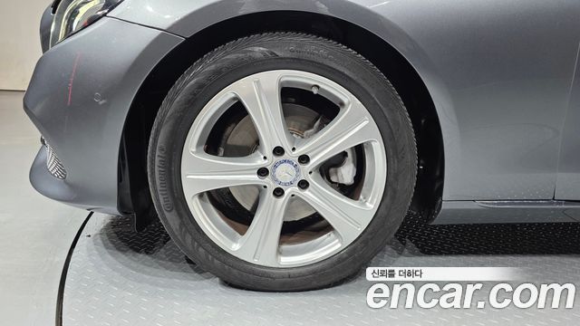 Mercedes-Benz E-Class E200 Avantgarde