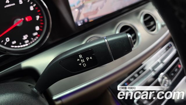 Mercedes-Benz E-Class E200 Avantgarde