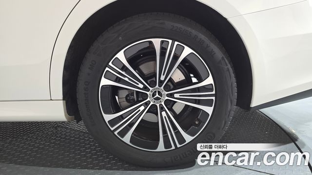 Mercedes-Benz E-Class E200 Avantgarde
