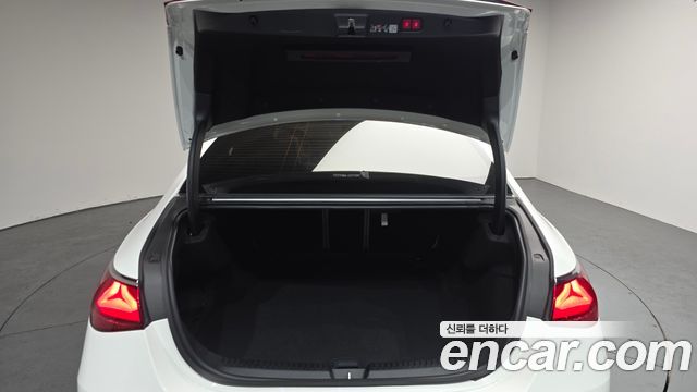 Mercedes-Benz E-Class E200 Avantgarde