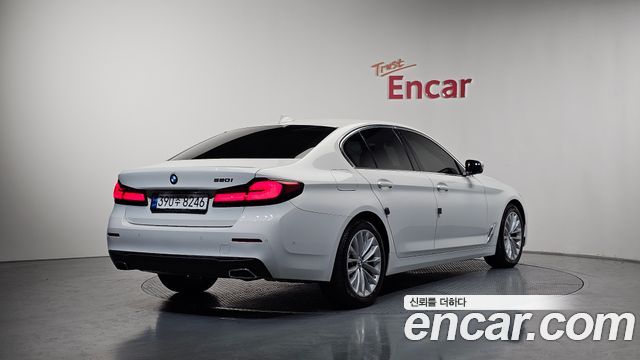 BMW 5-Series 520i Luxury