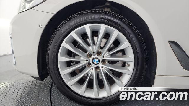 BMW 5-Series 520i Luxury