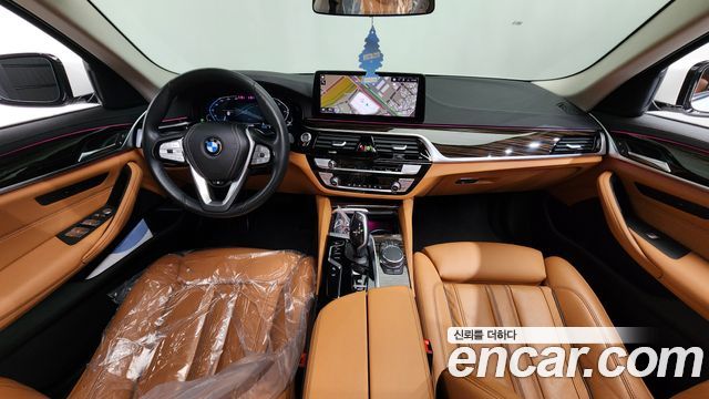 BMW 5-Series 520i Luxury