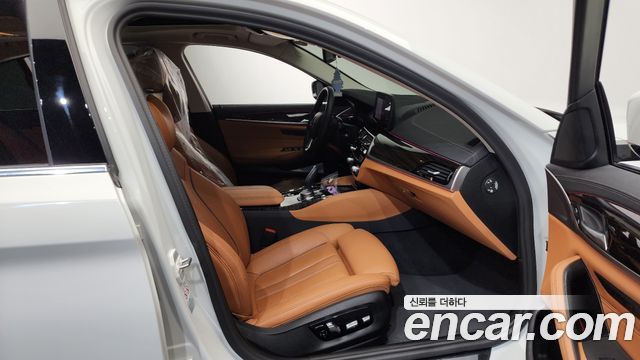 BMW 5-Series 520i Luxury