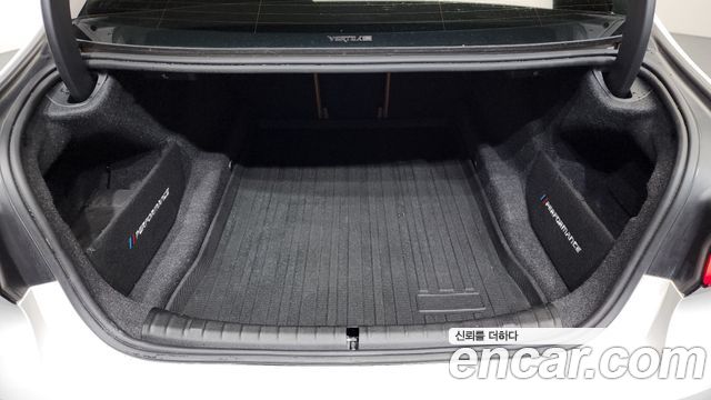 BMW 5-Series 520i Luxury