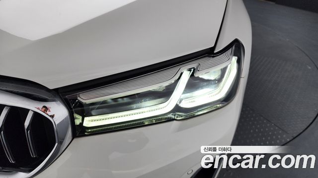 BMW 5-Series 520i Luxury