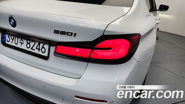 BMW 5-Series 520i Luxury