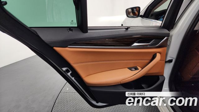 BMW 5-Series 520i Luxury