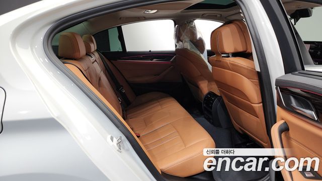 BMW 5-Series 520i Luxury