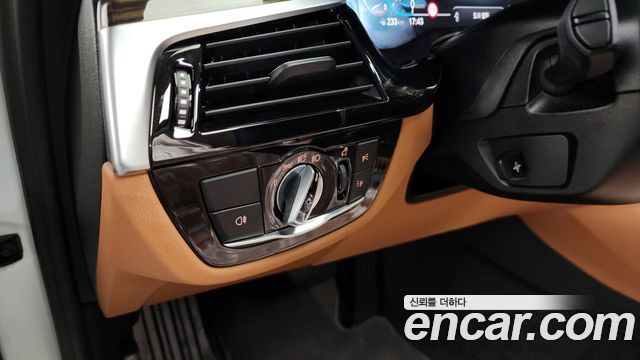 BMW 5-Series 520i Luxury