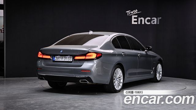 BMW 5-Series 530e Luxury
