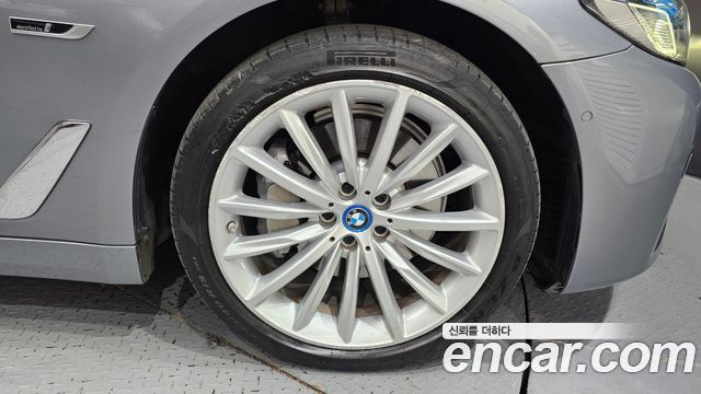 BMW 5-Series 530e Luxury