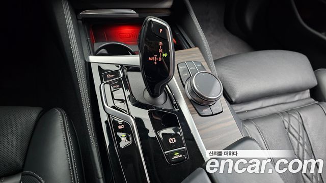 BMW 5-Series 530e Luxury